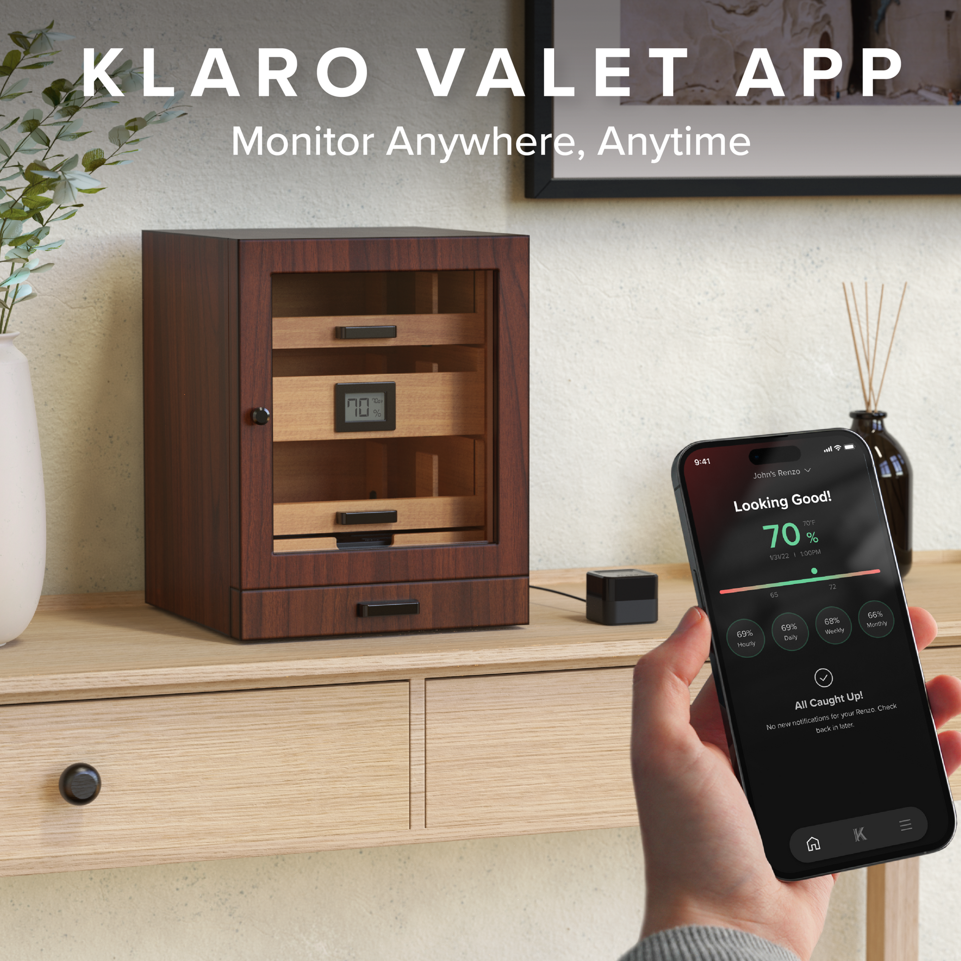 Wooden humidor with digital display on a wooden surface, accompanied by a hand holding a smartphone with the Klaro Valet app.